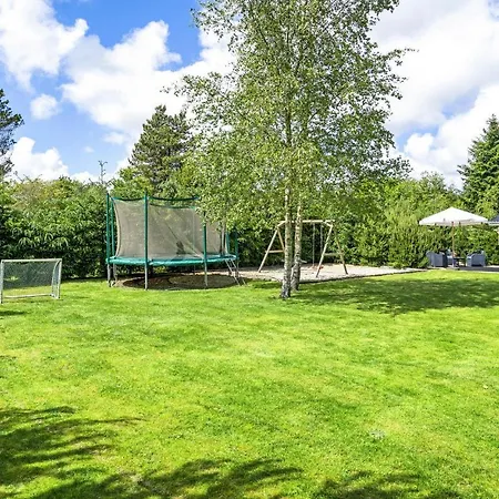 3 Bedroom Awesome In Holiday home *