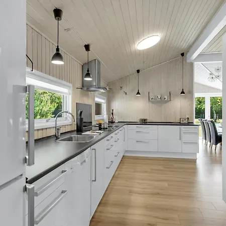 3 Bedroom Awesome In *